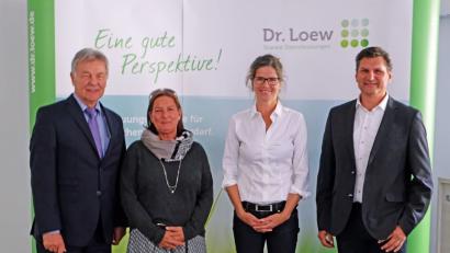Bild: twi
MdL Joachim Hanisch (links) gratulierte als Vertreter des Landrats. Mit im Bild Geschäftsführerin Sandra Loew, Einrichtungsleiterin Ramona Scheunemann und Bereichsleiter Klaus Meierhöfer