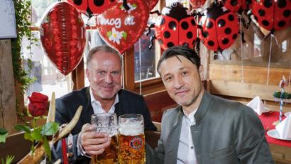 Bild: agentur_dpa
Die Bayern-Bosse um Karl-Heinz Rummenigge (links) stehen trotz des Negativlaufs weiter hinter Neu-Trainer Niko Kovac.