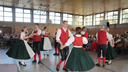 Bild: frd
Auch die Volkstänze der Volkstanzgruppe Schönsee kamen bei den Senioren gut an.