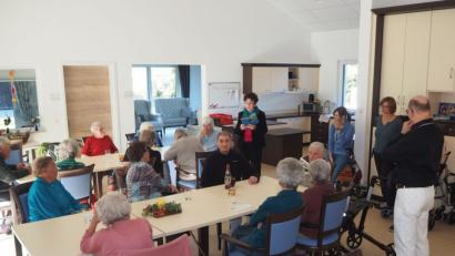 Bild: gz
Die Buchautorin Marianne Ach überraschte die Seniorinnen und Senioren mit einer Lesung aus ihrem Erstlingswerk.