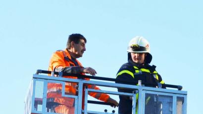 Bild: ü
Die Feuerwehr rückt bei der Übung mit einer Drehleiter an.