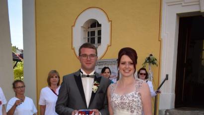 Bild: wku
Arbeitskollegen und Vereine warten mit Glückwünschen und Geschenken auf Thomas Pirner und Melanie Gundel.