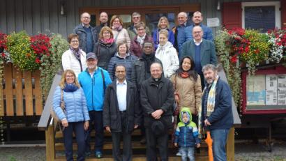 Bild: exb
Besuch von der Landvolkgruppe Beidl/Stein erhielt Pater Joy Padakoottil (vorne, Dritter von links). Dabei waren auch der jetzige Pfarrer der Pfarreiengemeinschaft Thomas Thiermann (vorne, Vierter von links) und der neue Pfarrvikar Florent (ZweiteReihe, Dritter von links).