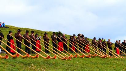 Bild: exb
Die Großkonreuther Alphornbläser (Bild) nahmen an der Alphornbergmesse des Allgäu Schwäbischen Musikbundes (ASM) in Pforten teil. Die 20 Oberpfälzer stellten die größte Gruppe unter den insgesamt 100 Spielern.