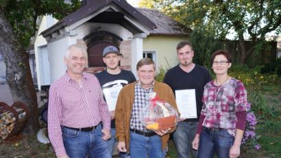 Bild: fvo
Firmeninhaber Alois Bäumler, Thomas Feiler, Gerhard Kraus, Norbert Feneis und Firmenchefin Maria Bäumler (von links).