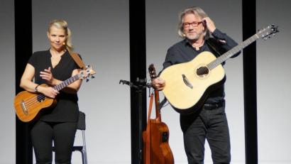 Bild: weu
Das neue Traumduo der bayrischen Kabarettszene, Eva Petzenhauser und Stefan Wählt, fand mit seinem Debüt-Programm „Gess'n wird dahoam“ in der Schwarzachtalhalle ein begeistertes Publikum.