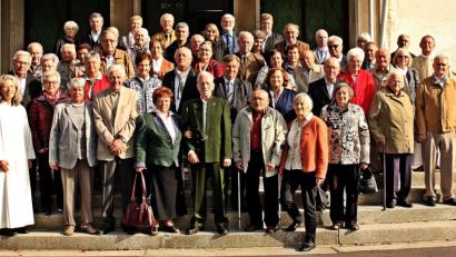Bild: R. Kreuzer
Die Jubelpaare aus der Pfarreiengemeinschaft St. Elisabeth und Maria Waldrast.