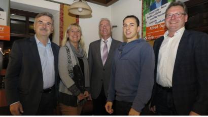 Bild: Hirsch
Alfred Damm, Heidi Eckl, Arnold Kimmerl, Felix Sailer und Martin Prey (von links) zeigten beim Wahlkampffinale der ÖDP klare Kante.