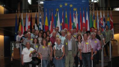 Bild: exb
Die KAB-Gruppe macht ein Erinnerungsfoto im Europa-Parlament.