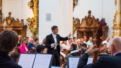 Bild: exb
Die Münchner Kammerphilharmonie um Dirigent Michael Konstantin gastiert am 28. Oktober in Oberviechtach.