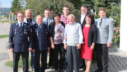 Bild: ral
Zahlreiche Gratulanten fanden sich bei Ludwig Losch (Vierter von rechts) ein.