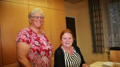 Bild: wro
Heilpraktikerin Ulrike Geyer-Rosenthal (rechts) referierte über biblische Heilmittel. Dazu eingeladen hatte der Frauenbund um Vorsitzende Brigitte Weig (links).