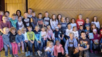 Bild: ohr
Die Kinderaktion „Wer hat die größte Sellerieknolle“ fiel auf fruchtbaren Boden. Mehr als 60 Kinder beteiligten am Wettbewerb. Das schwerste Prachtstück wog 1467 Gramm.