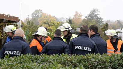 Bild: Petra Hartl
Feuerwehr Polizei und BRK Einsatz an der Kleingartenanlage Vilstal in Kümmersbruck