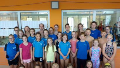 Bild: exb
Dank vieler persönlicher Bestzeiten reicht es für das knapp 30-köpfige Aufgebot des SV 08 Auerbach beim Cabriosol-Cup in Pegnitz zu etlichen Podestplätzen.