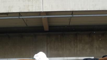 Bild: exb
Spritzige Freisprechung von den Sünden der Lehrzeit: Bei „Paragon“ fand eine Gautschfeier statt.