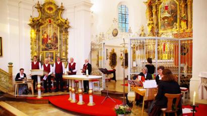Bild: müb
Auf dem Annaberg singen und musizieren der Schnaittenbacher Viergesang sowie Gruppen des Heimat- und Trachtenvereins Stamm Sulzbach-Rosenberg.