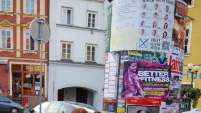 Bild: cgu
Petra Dubaničová Pažďorová unterrichtet Tschechisch an der Volkshochschule des Landkreises Tirschenreuth. Die junge Tschechin ist stolz, wenn „jemand kommt und meine Sprache lernen will“. Sie schwört auf das Lehrbuch „Tschechisch Express“.