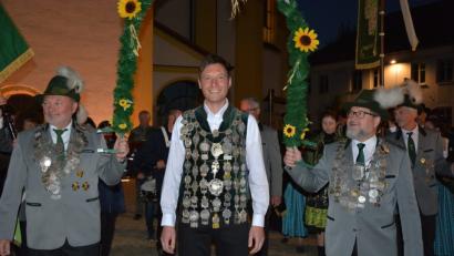 Bild: jr
Gauschützenmeister Bernhard Friedl, Landesschützenmeister Matthias Wiendl und Schützenkönig Josef Wurdack (von links).