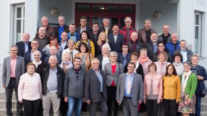 Bild: Fotostudio König
Viel zu erzählen hatten sich die Teilnehmer des Klassentreffens in Mitterteich.