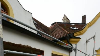 Bild: bey
Die Bauarbeiten am Kreuzbergkloster ziehen sich weiter in die Länge.