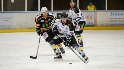 Bild: brü
Lukas Salinger (Mitte) fehlt zum Auftakt wegen einer Sperre,