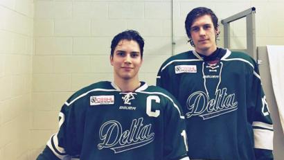 Bild: privat
Knapp ein Jahr lief der Weidener Verteidiger Florian Lehner (rechts, hier mit seinem Freund Allan Gekhman) in Kanada für die High School South Delta Secendary in Tsawassen auf.