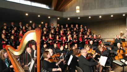 Bild: fpoz
Sänger und Orchester begeistern beim Jubiläumskonzert in der Stadtpfarrkirche St. Sebastian.