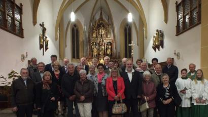 Bild: u
Bei einem Gottesdienst in der Pfarrkirche Mariä Himmelfahrt danken die 13 Jubelpaare Gott.