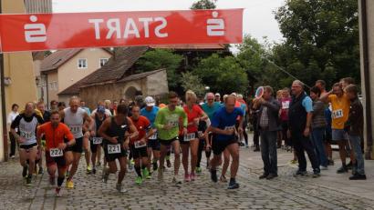 Bild: weu
Zum 11. Mal findet der beliebte Neunburger Stadtlauf statt. Start ist wieder in der Wassergasse.
