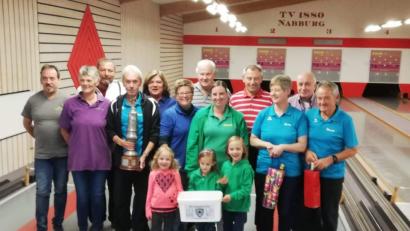 Bild: ral
Das Bild zeigt die Spielführer der beteiligten Mannschaften.