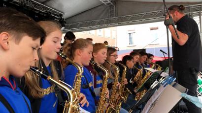 Bild: mef
Die King Size Youngsters unter Leitung von Markus König geben zusammen mit „Soulmate“ ein Benefizkonzert zugunsten von Karolina am Sonntag, 21. Oktober, um 17 Uhr in der katholischen Pfarrkirche.