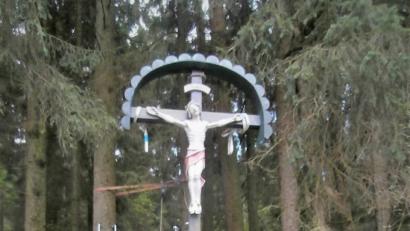 Bild: cr
Für Alfons Barth ist das Feldkreuz am Waldrand vor Meerbodenreuth in Richtung Weiden „eines der schönsten Flurdenkmale im Gemeindebereich Altenstadts“.