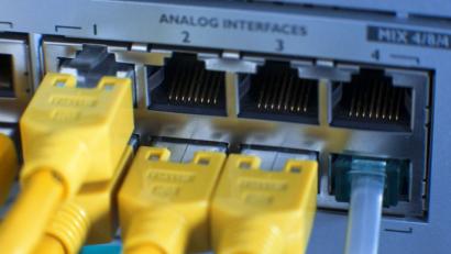 Bild: Jens Büttner/dpa
Zwölf Millionen Euro würde es kosten, den Breitband-Masterplan Kohlberg sofort umzusetzen. "Einfach unbezahlbar", meinen die markträte.