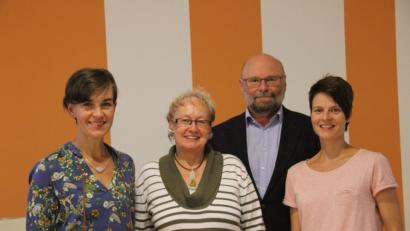 Bild: ads
Der FFGO hat mit Tonia Auer (rechts) eine neue Schatzmeisterin. Stellvertretende Vorsitzende Michaela Peter, Schriftführerin Christl Luber und medizinischer Beirat Professor Dr. Anton Scharl (von links) gratulieren ihr zu der Wahl.