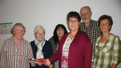 Bild: gis
Das kreative Vorbereitungsteam und Pfarrer Gerhard Prell
 von links: Ilse Hauschild, Edith Glaser, Katrin Rabenstein, Elisabeth Malessa, Pfarrer Gerhard Prell und Anita Dörfler