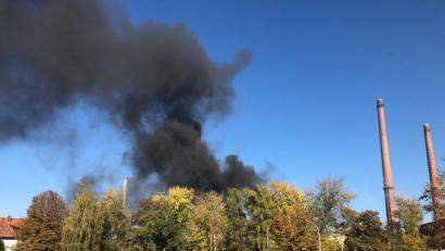 Bild: Alexander Auer
In Affecking (Kelheim) brennt eine Trocknungsanlage.