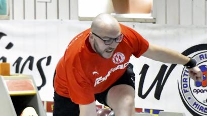 Bild: Hubert Ziegler
Michael Oettl kegelte 625 Holz, gewann damit den Mannschaftspunkt und legte den ersten Grundstein für den Sieg von Rot-Weiss Hirschau im Spitzenspiel gegen Gut Holz Zeil.