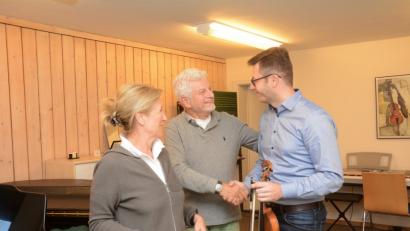 Bild: ms
Theresa und Janusz Skutella gratulieren Sohn Christoph zum Einzug in den Landtag.
