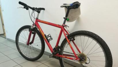 Bild: exb
Wer vermisst dieses rote Mountainbike? Er kann es bei der Bundespolizei am Weidener Bahnhof abholen.