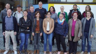 Bild: mmj
Erstmals nach 25 Jahren trafen sich die ehemaligen Schüler der damaligen Grund- und Hauptschule Schönsee wieder, zu denen sich auch ihr Klassenlehrer Hermann Hanf (Dritter von links) gesellte.