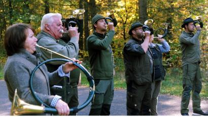 Bild: gf
Die Bläser des Bayerischen Jagdverbands, Kreisgruppe Amberg begleiteten die Schleppjagd mit ihren wohlklingenden Jagdsignalen.