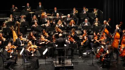 Bild: Wolfgang Steinbacher
Begleiten seit 20 Jahren schwungvoll den Jahreswechsel: Dirigent Thomas Appel und das Amberger Sinfonieorchester.