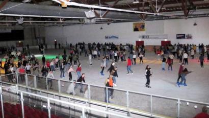 Bild: ubb
Großer Andrang herrscht am Samstag in der Eishalle.