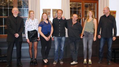 Bild: zch
Helmut Burkhardt, Lea Dietl, Jennifer Bäuml, Max Schmidkonz, Georg Graser, Eva-Maria Linkl, Ulli Schmutzer.