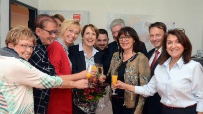 Bild: ms
Ein Hoch auf die wiedergewählte Landtagsabgeordnete: (von links) Johanna Kraus, Maria Sauer, Sabine Zeidler, Annette Karl, Sebastian Dippold, Günter Stich, Gisela Birner, Jens Meyer und Sema Tasali-Stoll.