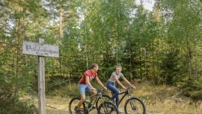 Bild: hwk
Simon Dötsch will sich dafür einsetzen, dass die Radwege der Region größeren Zulauf erfahren. Mit seiner Freundin ist er oft in der Natur unterwegs.