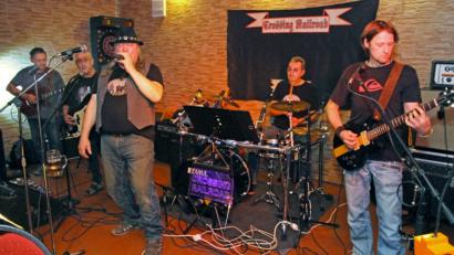 Bild: nm
"Crossing Railroad" entführte die Zuhörer in vergangene Musikepochen. Die fünf Künstler faszinierten mit Können und einer gelungenen Auswahl der angestimmten Hits.