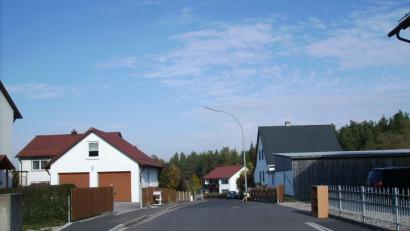 Bild: bjp
50 Jahre alt ist die westliche Paul-Leistritz-Straße - nun musste der Gemeinderat noch einen damaligen Formfehler bei der Bauplanung "heilen". Bild: bjp