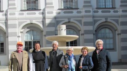 Bild: arw
Der Geburtsjahrgang 1938 besucht Schwester Maria Sophia (zweite von links).